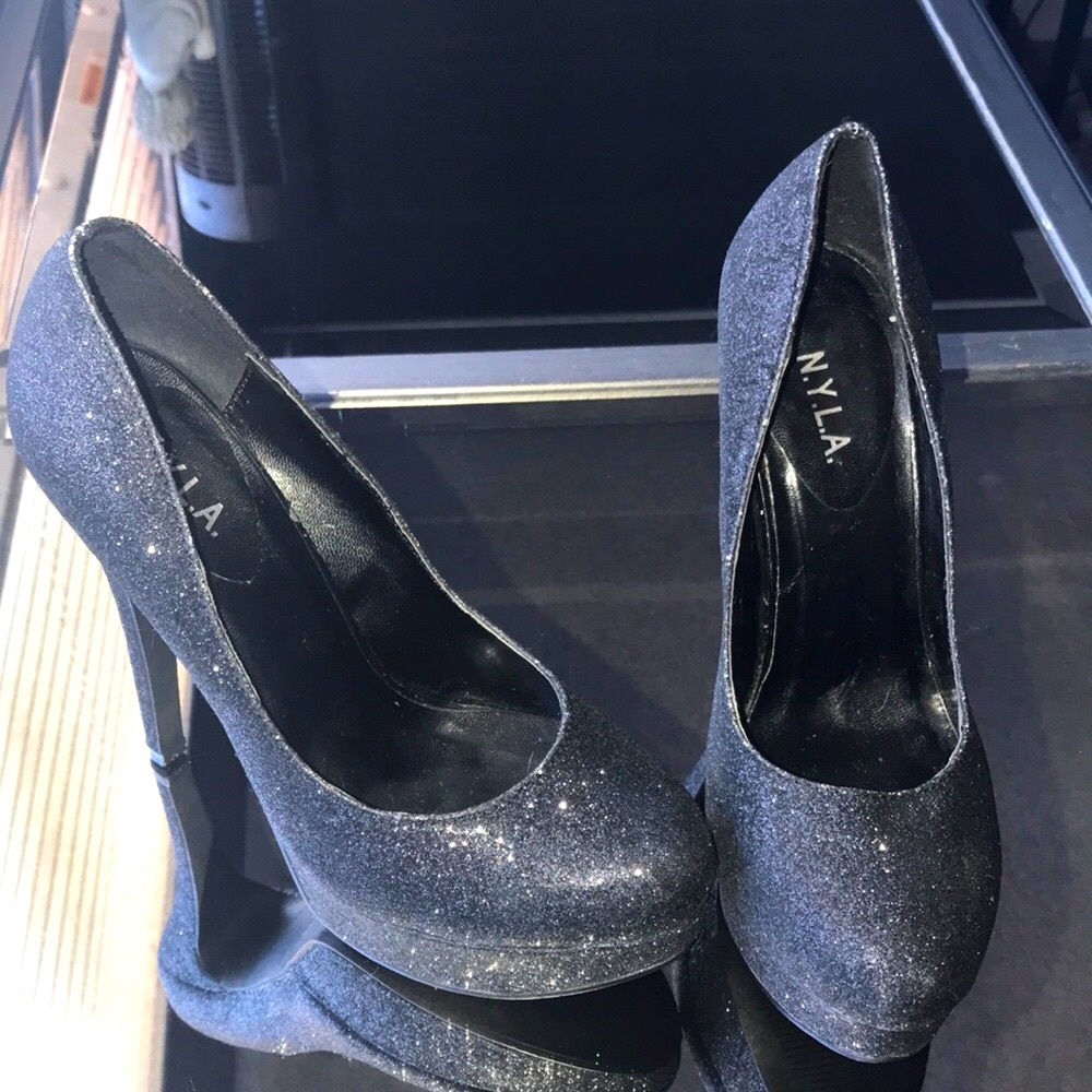 New N.Y.L.A Pumps 🖤